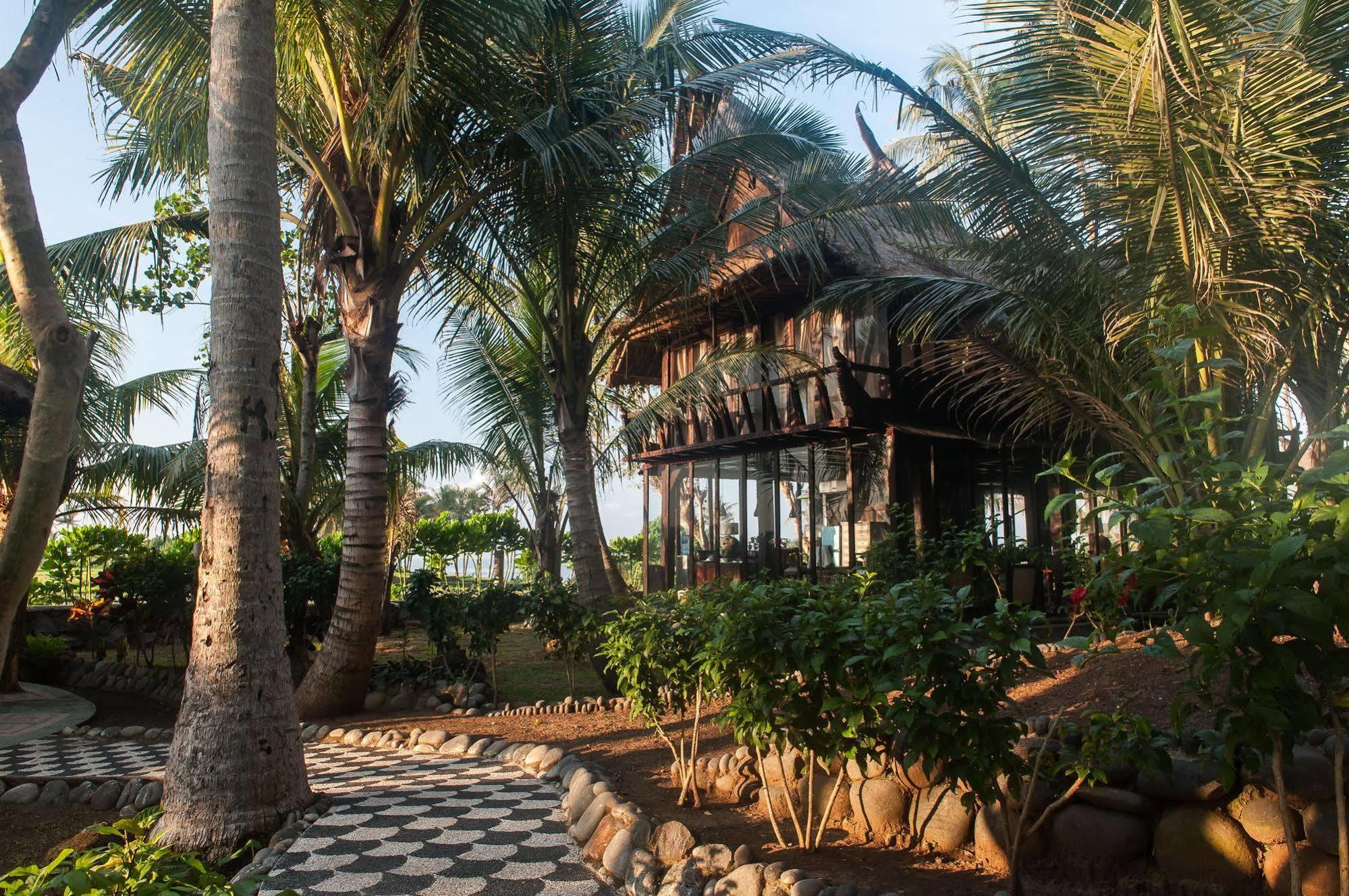 Most Exotic Beachfront Villa Keong Табанан Экстерьер фото
